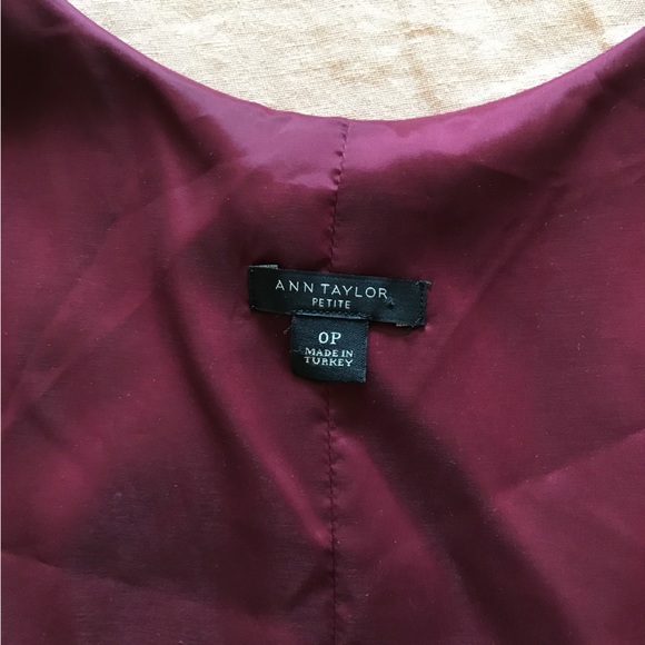 Ann Taylor Wine Red Floral Wrap Dress Size 0P - Picture 6 of 9